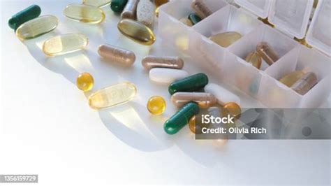 Eine Auswahl verschiedener Mutsy Kinderwagenmodelle in unterschiedlichen Farben