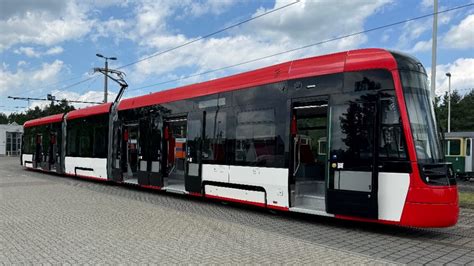 Detailansicht eines FIS-Displays in der neuen Straßenbahn