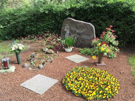 Besondere Grabstätte für Frühchen auf dem Hemmerder Friedhof, symbolisch gestaltet