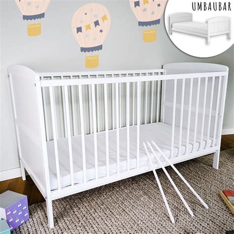 Darstellung eines Kinderbetts der Größe 70x140 cm mit angepasster Bettwäsche