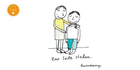 Kind, das sein neues, größeres Bett inspiziert, mit Eltern, die ihm zur Seite stehen