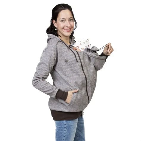 Beispiel einer Tragejacke mit eingesetztem Baby