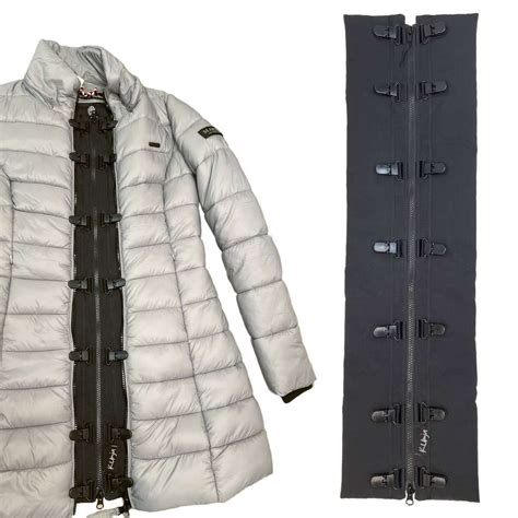 Illustration einer Jackenerweiterung, die an einer normalen Jacke angebracht wird