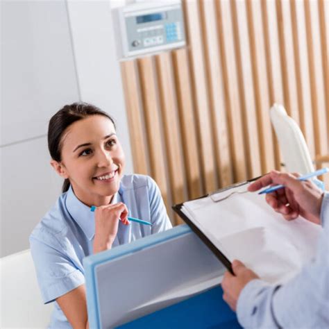 Schema der verschiedenen Diagnosemethoden bei Kniegelenkerguss: Anamnese, körperliche Untersuchung, Ultraschall, Röntgen, MRT, Gelenkpunktion