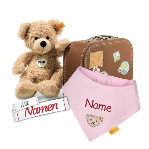 Ein Steiff Teddybär als Geschenk für ein Neugeborenes