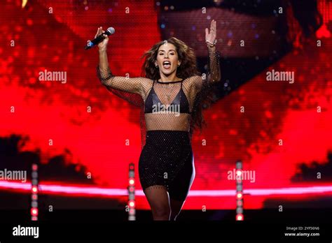 Foto von Sarah Engels bei einem Auftritt auf dem Eis