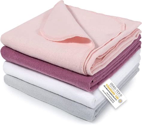 Baby mit Molton-Tuch