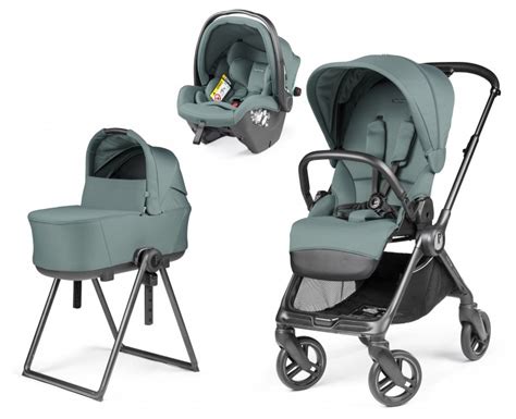 Verschiedene Babywannen und Tragetaschen von Peg Perego
