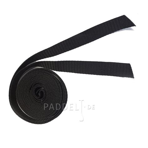 Detailaufnahme des Stecksystems und des Klebebands zur Befestigung des Herdschutzgitters.