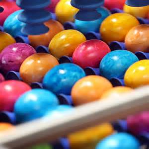 Vergleich von gefärbten Manduca-Tragen in verschiedenen Farbnuancen.