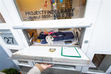 Symbolbild einer Babyklappe oder eines Neugeborenen