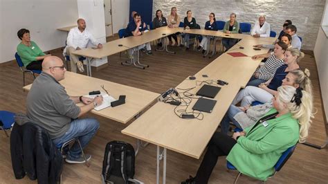 Mitarbeiter des Krankenhauses im Gespräch