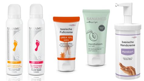 verschiedene Wickelutensilien und Pflegeprodukte