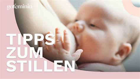 Illustration einer Frau, die diskret stillt, mit Fokus auf die Kleidung