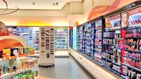 Darstellung einer Drogerie mit einem ausgewiesenen Wickelbereich.