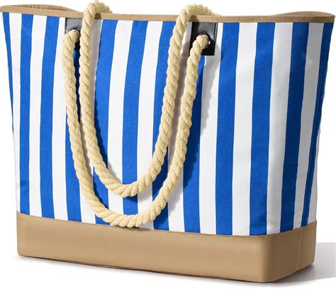 Illustration einer gut gepackten Badetasche für Babyschwimmen mit allen wichtigen Utensilien