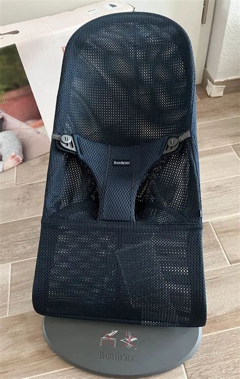 Moderne Babywippen und Video-Babyphone