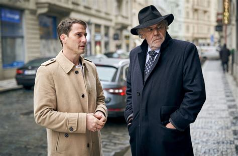 Detailansicht der Bodenfreiheit und der breiten Spur des Geländewagens