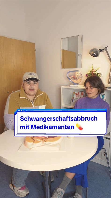 Schema des medikamentösen Schwangerschaftsabbruchs mit den zwei Hauptphasen: Einnahme von Mifepriston und später die Einnahme von Prostaglandin.