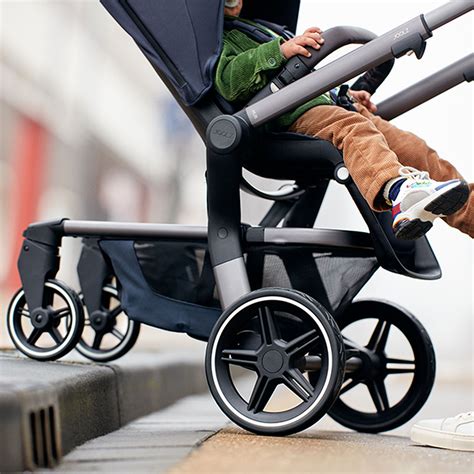Infografik: Übersicht der Joolz Kinderwagenmodelle und kompatibles Zubehör