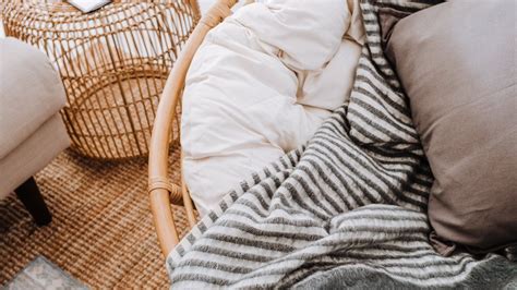 Schema eines Beistellbettes, das an ein Elternbett angedockt ist