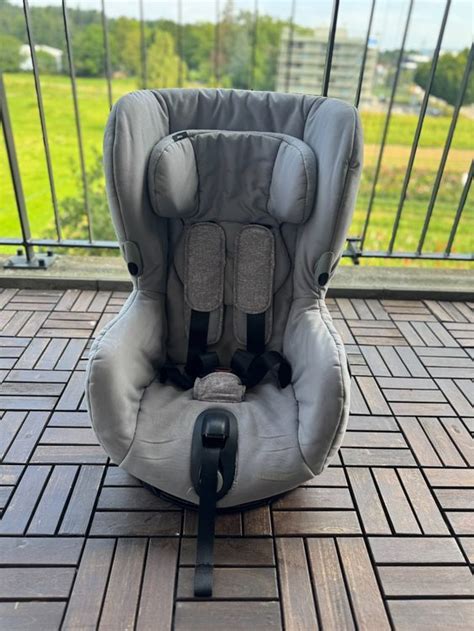 Vergleichstabelle der getesteten Maxi-Cosi Kindersitze mit ihren Noten und Preisen (basierend auf den im Text genannten Daten)