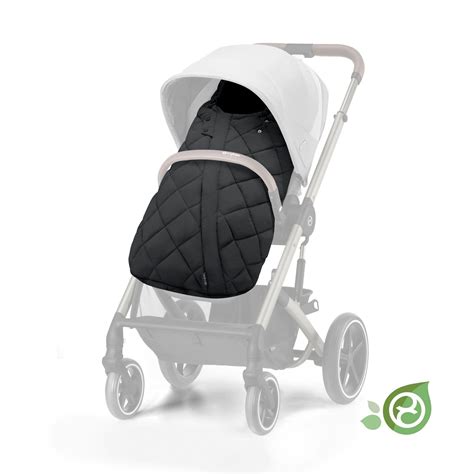 Der Cybex Gold Fußsack im Einsatz mit einem Kinderwagen