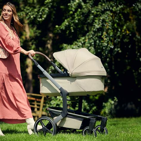 Nahaufnahme des Innenraums des Joolz Day 5 mit weicher Polsterung