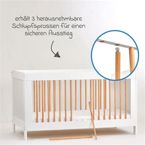 Ein höhenverstellbares Babybett mit Schlupfsprossen