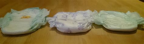 Vergleich der Dicke von Vibelle und Pampers Windeln
