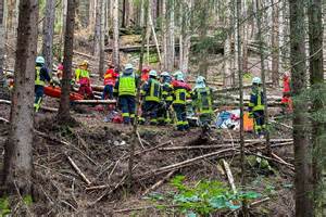 Foto des Mountain Buggy® Side-by-Side-Kinderwagens im Einsatz in unwegsamem Gelände