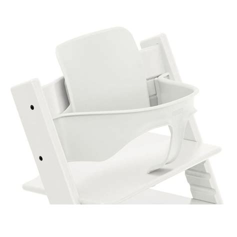 Schema zur Darstellung der Höhen- und Abstandsänderungen an der Rückenlehne des Tripp Trapp Stuhls für die Kompatibilität mit dem Newborn-Set.