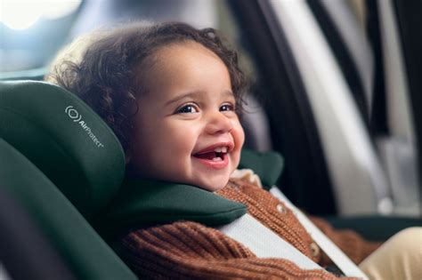 Eine Nahaufnahme des Maxi-Cosi Fußsacks Nomad Green, die das weiche Teddyfutter und die Außenmaterialien zeigt.