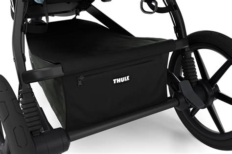 Nahaufnahme der Räder und des Bremssystems des Thule Urban Glide 2.