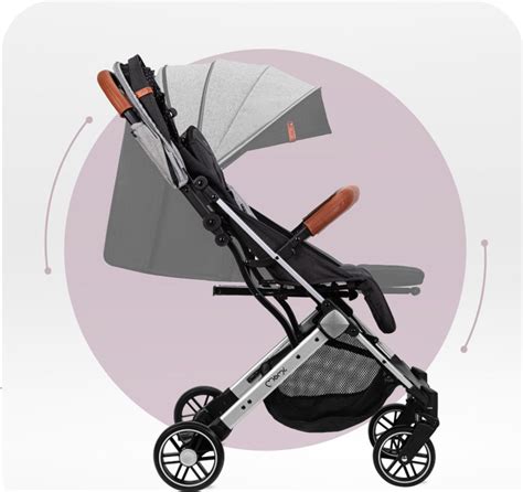 Darstellung eines zusammengeklappten Kinderwagens mit integriertem Sicherheitsbügel